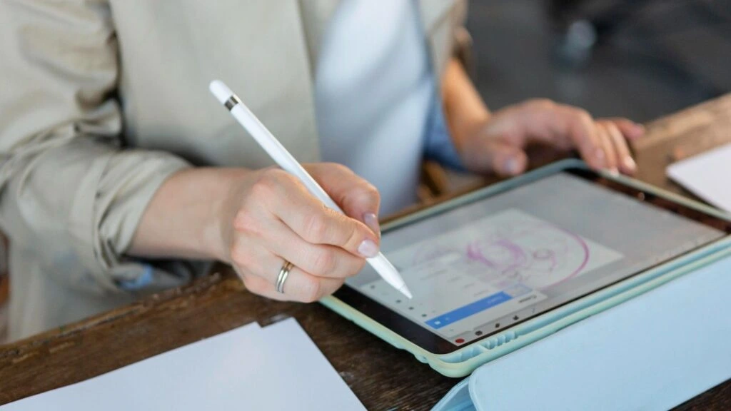 Breaking Down Manual Vectorization vs. Auto-Tracing